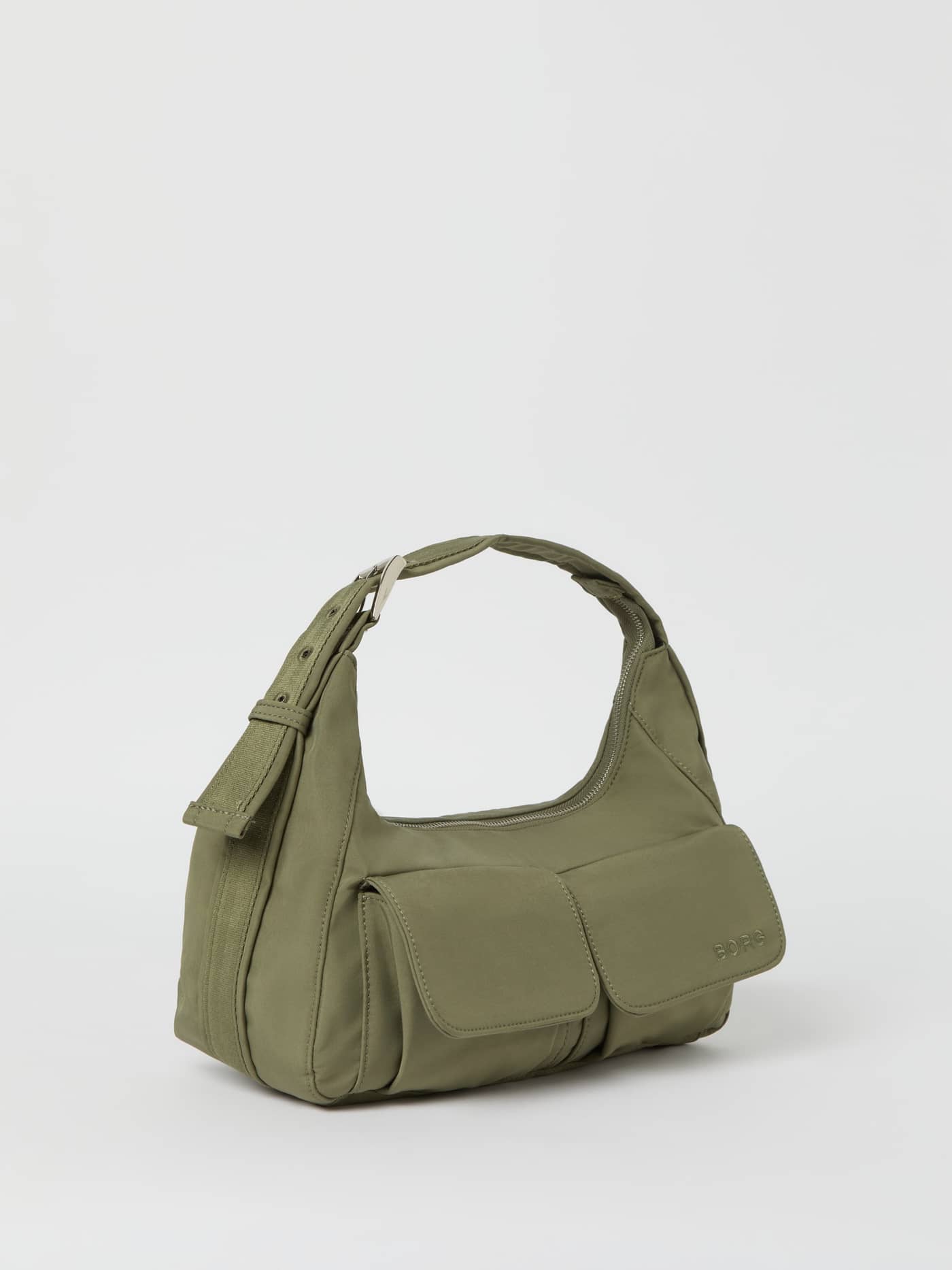 Zijaanzicht van de Borg Cargo Shoulder Bag in Vetiver (Groen) met een ton-sur-ton logo en gerecyclede polyamide vakken. - Image 1