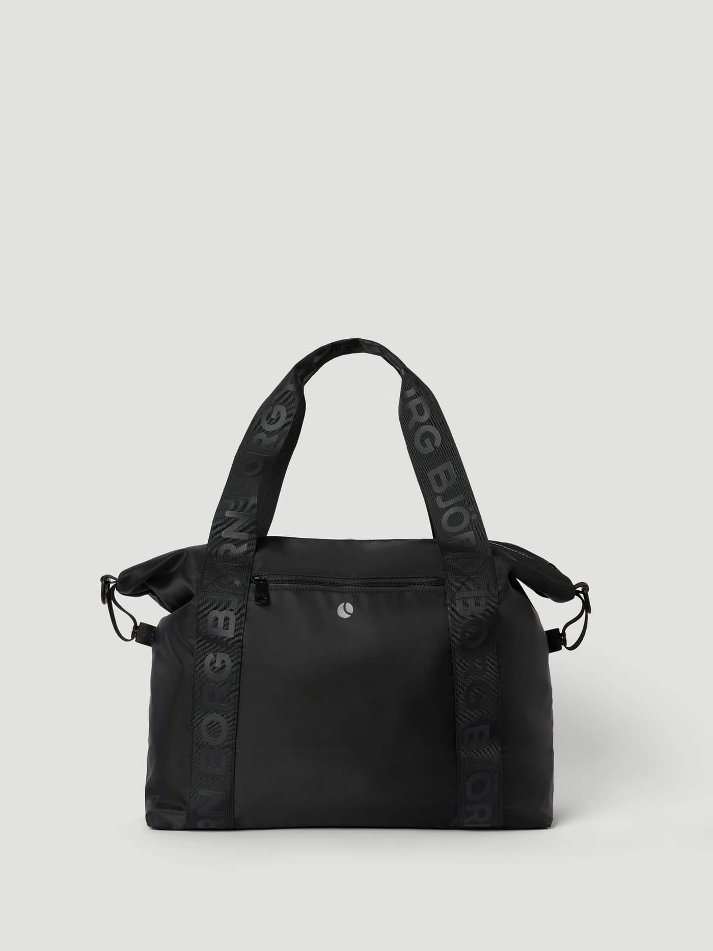 Vista frontal de Borg Classic Sports Bag 28L en Black Beauty (Negro) con correas con marca a tono y poliéster resistente. - Image 1