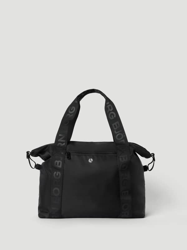 Borg Classic Sports Bag 28L i Black Beauty (Svart) sedd framifrån med ton-i-ton-märkta band och slitstark polyester.