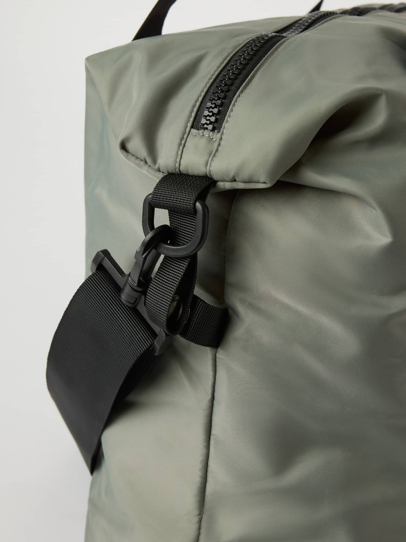 Agave Green (Green) Borg Classic Sports Bag 28L featuring a black detachable shoulder strap and zipper for training. - Image 3