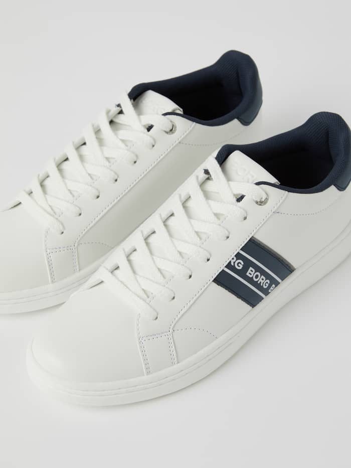 Angled view of the tennis-style Men’s Sneakers T470 in White, with synthetic leather and a navy side logo stripe. - Image 3