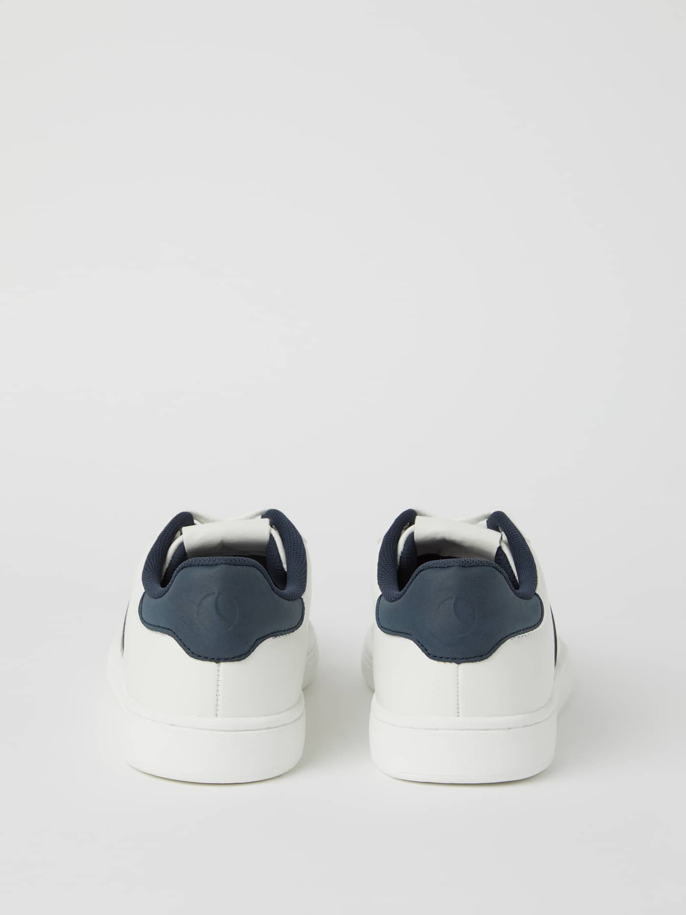 Back view of the white Men’s Sneakers T470 in synthetic leather, combining tennis style with functional performance. - Image 2