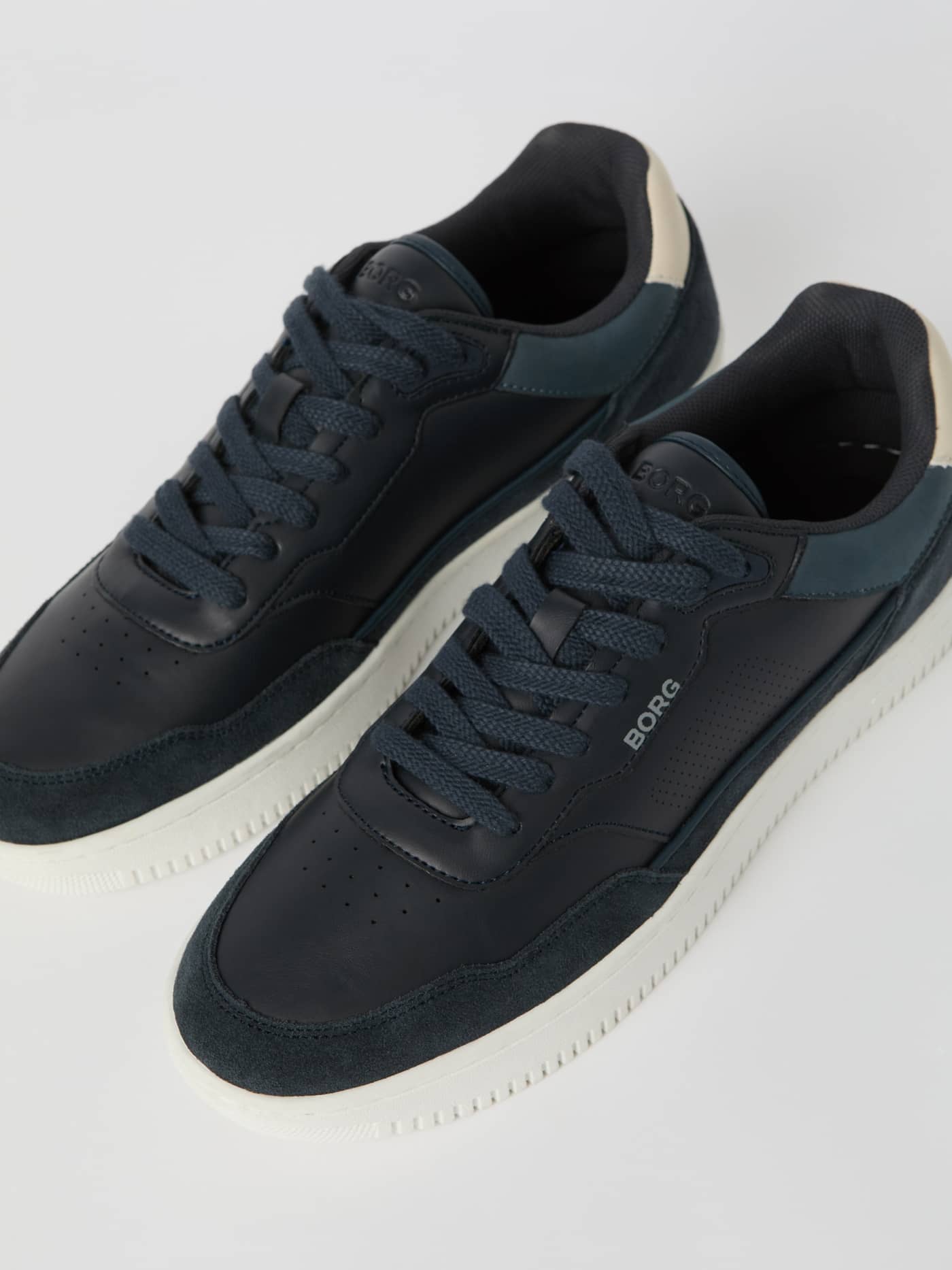 Men's Line Sneakers in Navy aus Wildleder und Kunstleder mit weißer Gummisohle im tennis-inspirierten Stil. - Image 3
