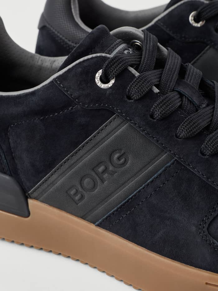 Close-up van de Björn Borg Men's Spin Sneakers in Zwart van suède met logo in reliëf en een tennis-geïnspireerde gumzool. - Image 3
