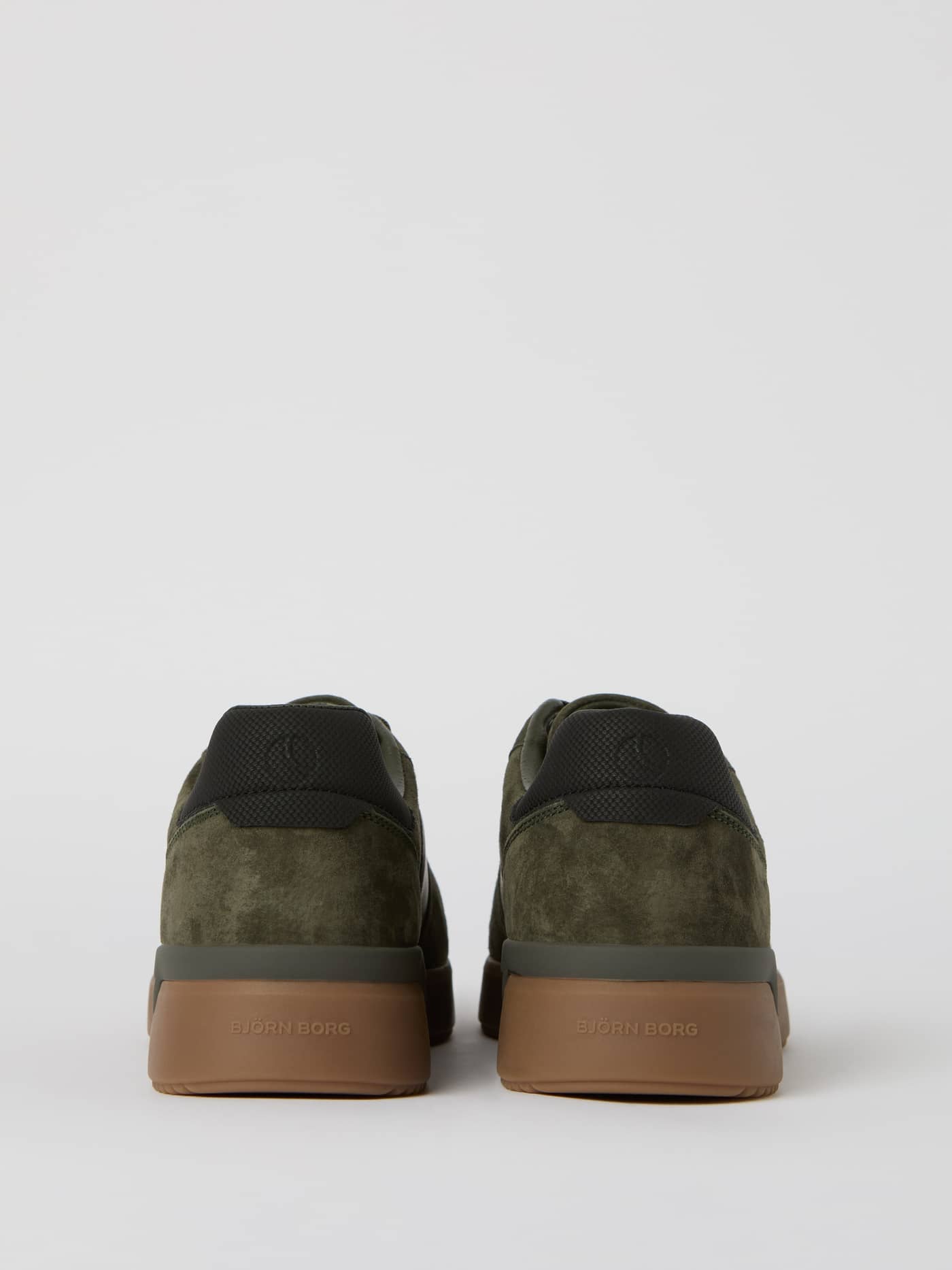 Rückansicht der Men's Spin Sneakers in Grün aus Wildleder mit Gummisohle und geprägten Logodetails. - Image 2