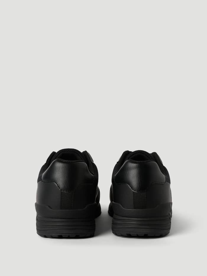 Achteraanzicht van de zwarte Men's Match Sneakers van functioneel synthetisch leer en mesh voor running. - Image 2