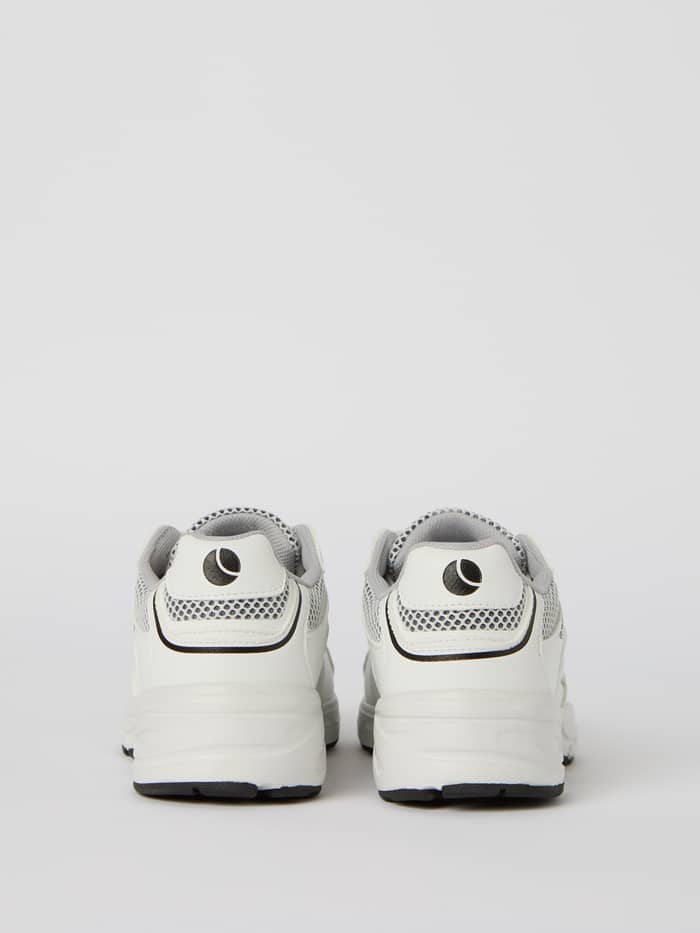 Women's Grand Sneakers i hvid med mesh set bagfra med sort logo til running og performance med god pasform. - Image 4