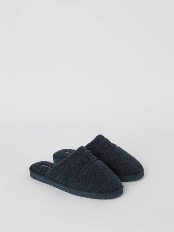 Men's Slippers Homy in Navy van zacht wollig materiaal met een geborduurde Borg-logostreep en rubberen zool.