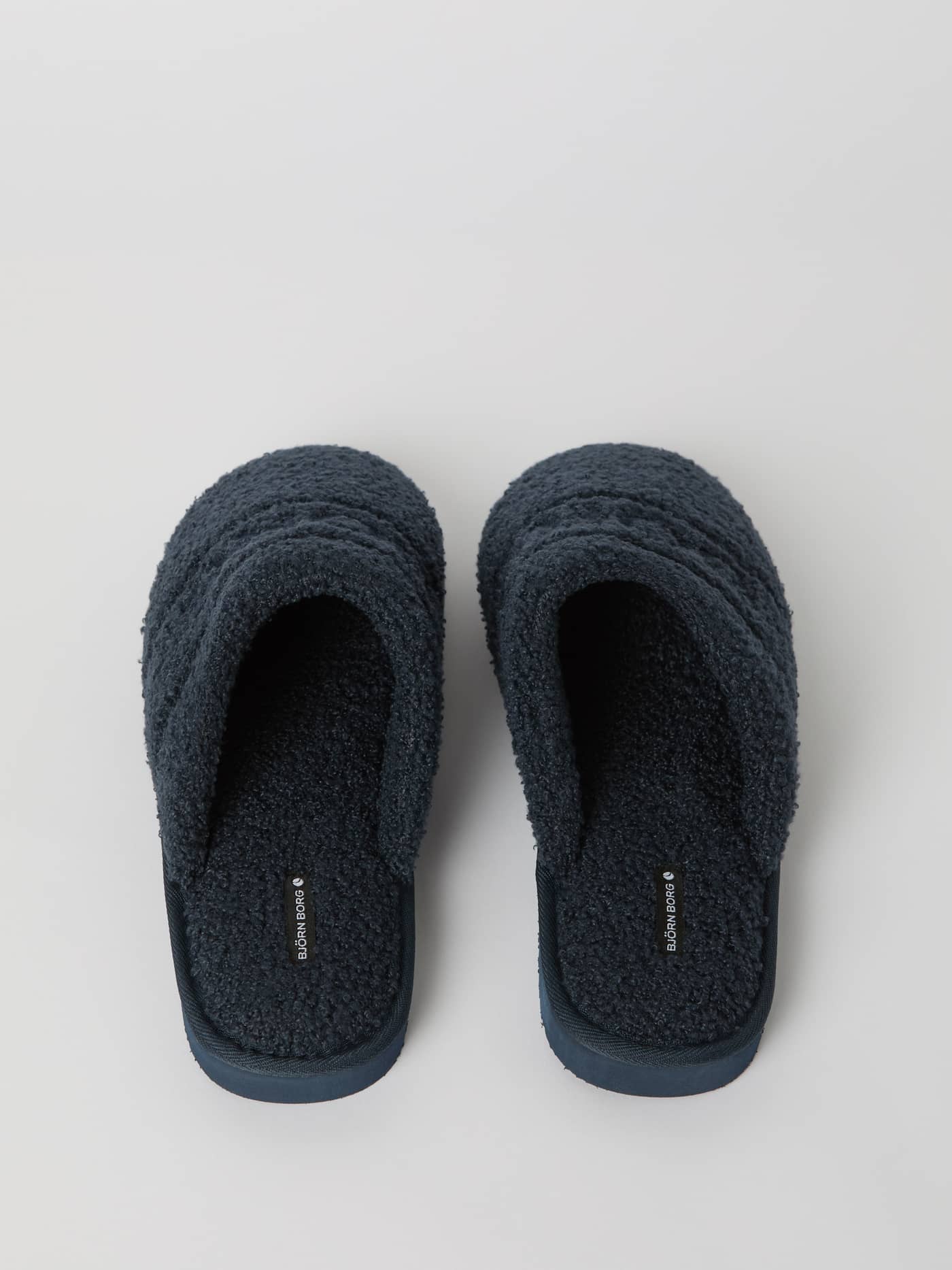 Men's Slippers Homy i Navy set oppefra med blød ulden polyester og hvide logodetaljer. - Image 2