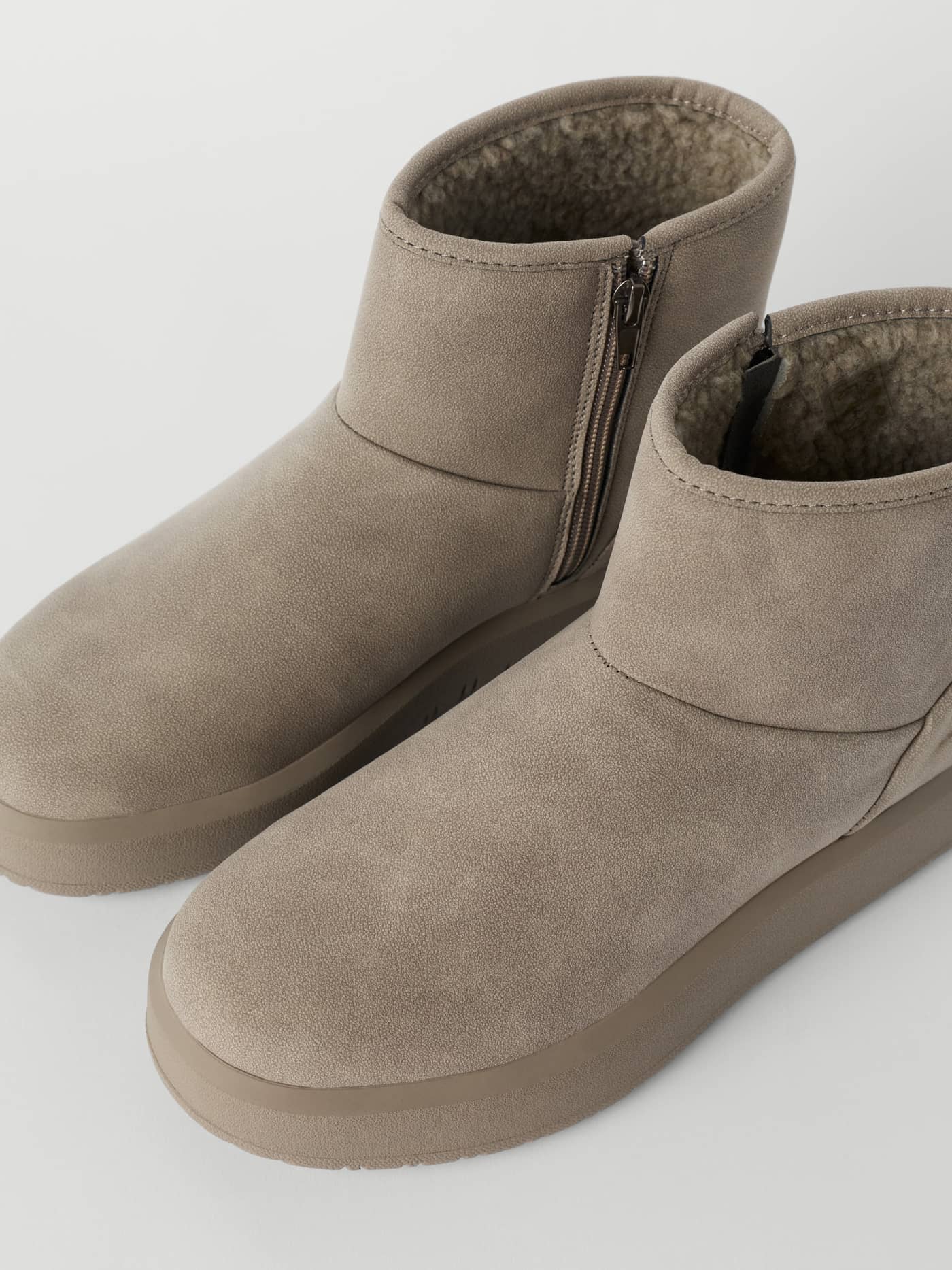 Stylish grey Björn Borg Women's Wooly Boots with a side zipper, synthetic leather, and a warm lining for a cozy fit. - Image 4