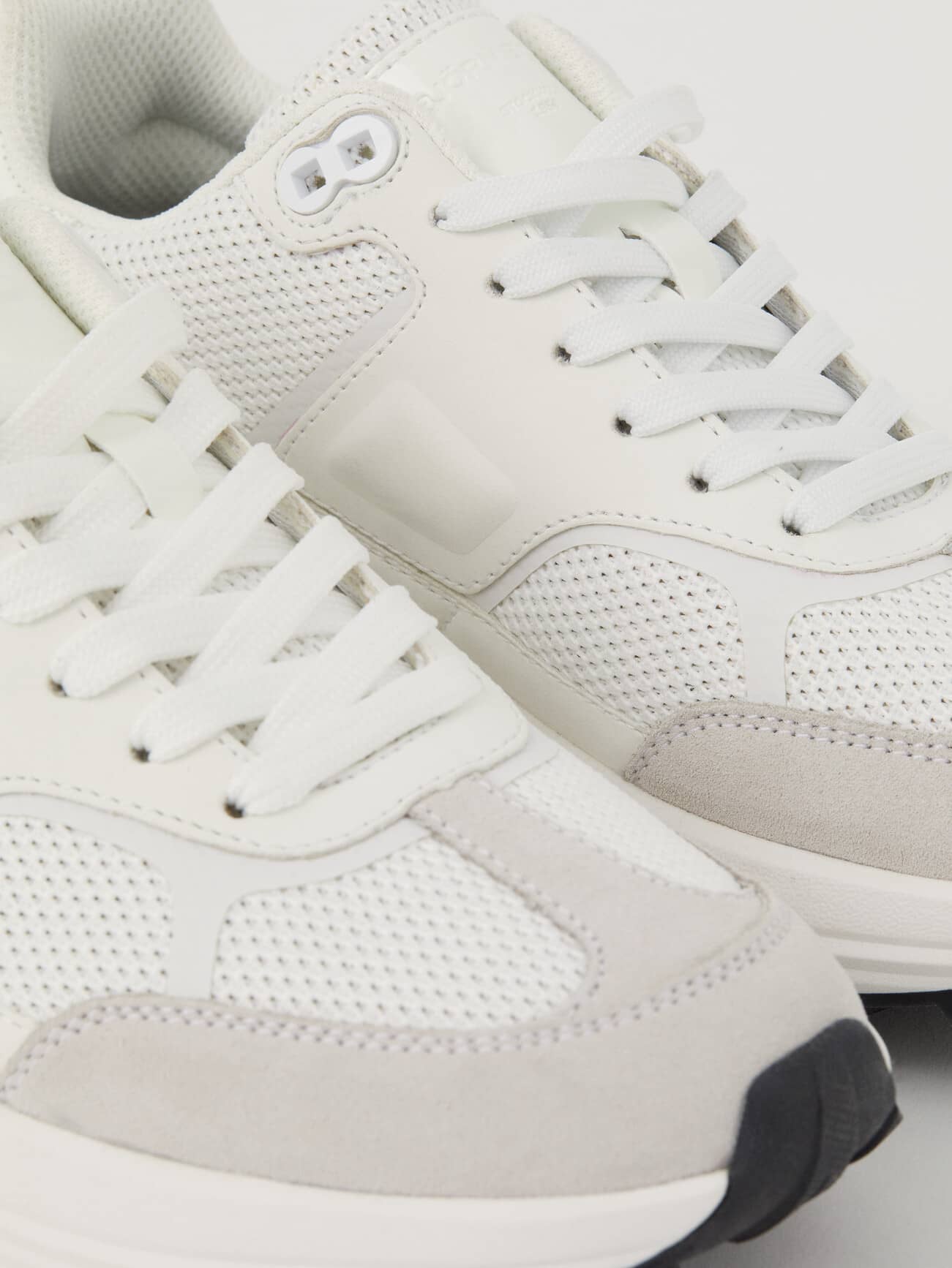 Close-up of the white Women’s Sneakers R1300, featuring breathable mesh and a chunky sole for a stylish fit while running. - Image 2