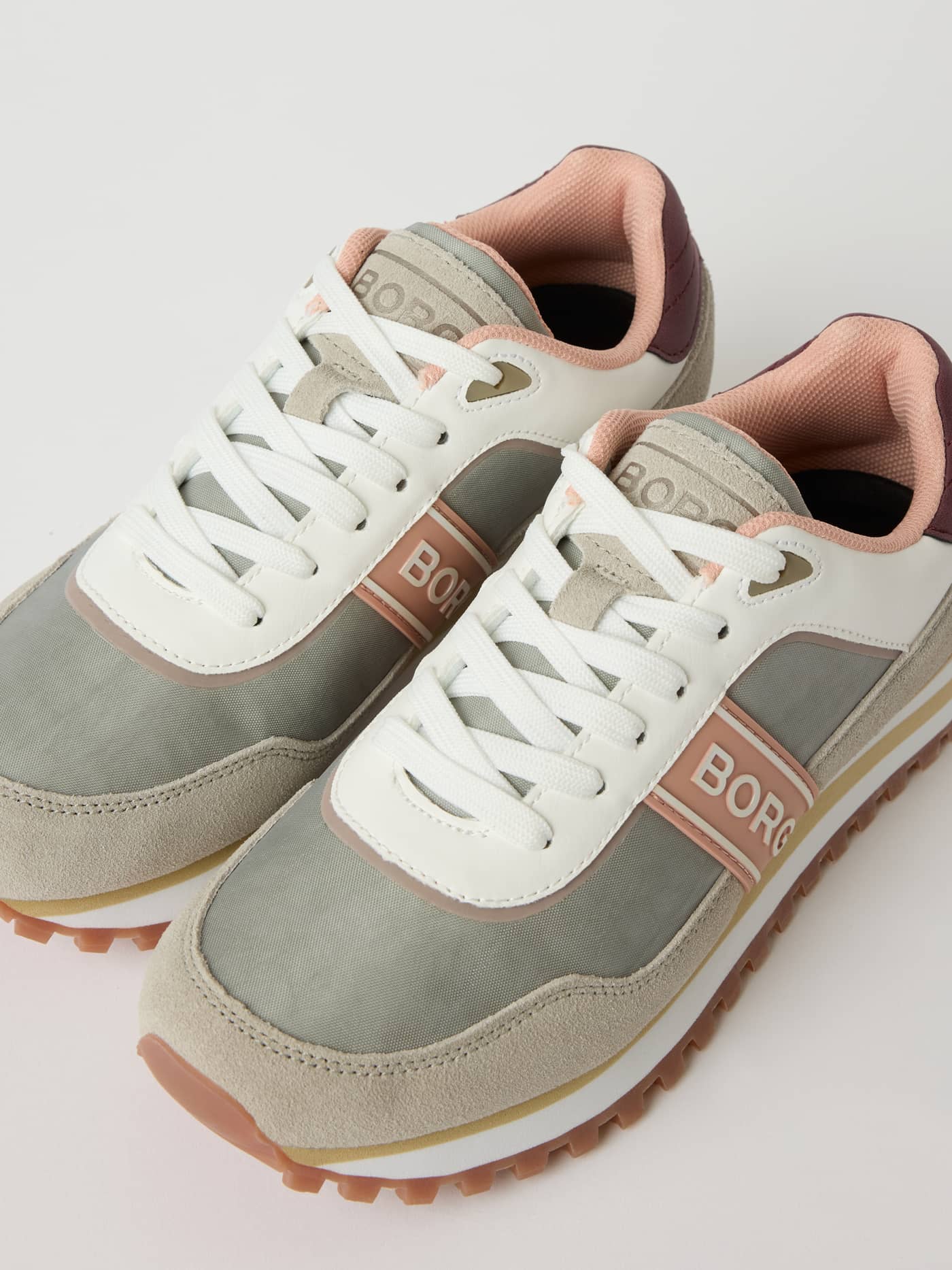 Women's Dash Sneakers in Grijs van synthetisch leer met wit BORG-logo en rubberen noppen voor running. - Image 2