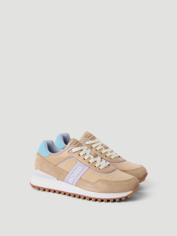 Women's Dash Sneakers beiges en cuir synthétique avec logo blanc sur panneau lilas, alliant style et running.
