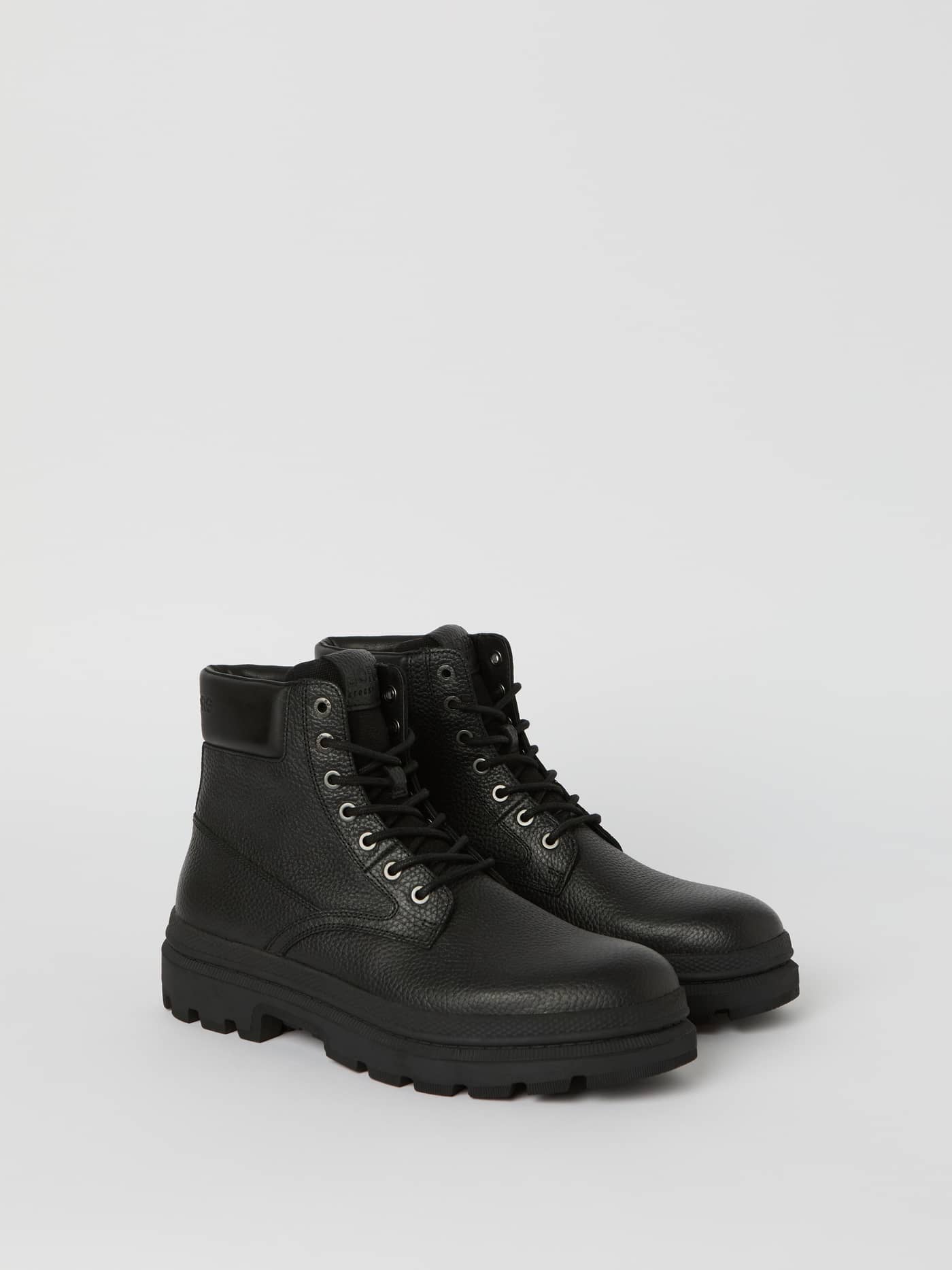 Men's Boots H700 Hiker High in black leather featuring crossover laces, a black logo, and a strong rubber sole. - Image 1