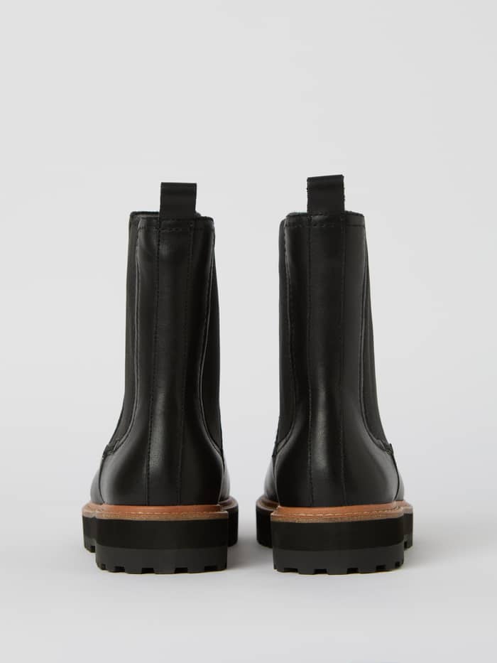 Björn Borg Women's Chelsea Boots H600 van zwart nappaleer met een stijlvolle chunky rubberen zool, achteraanzicht. - Image 2