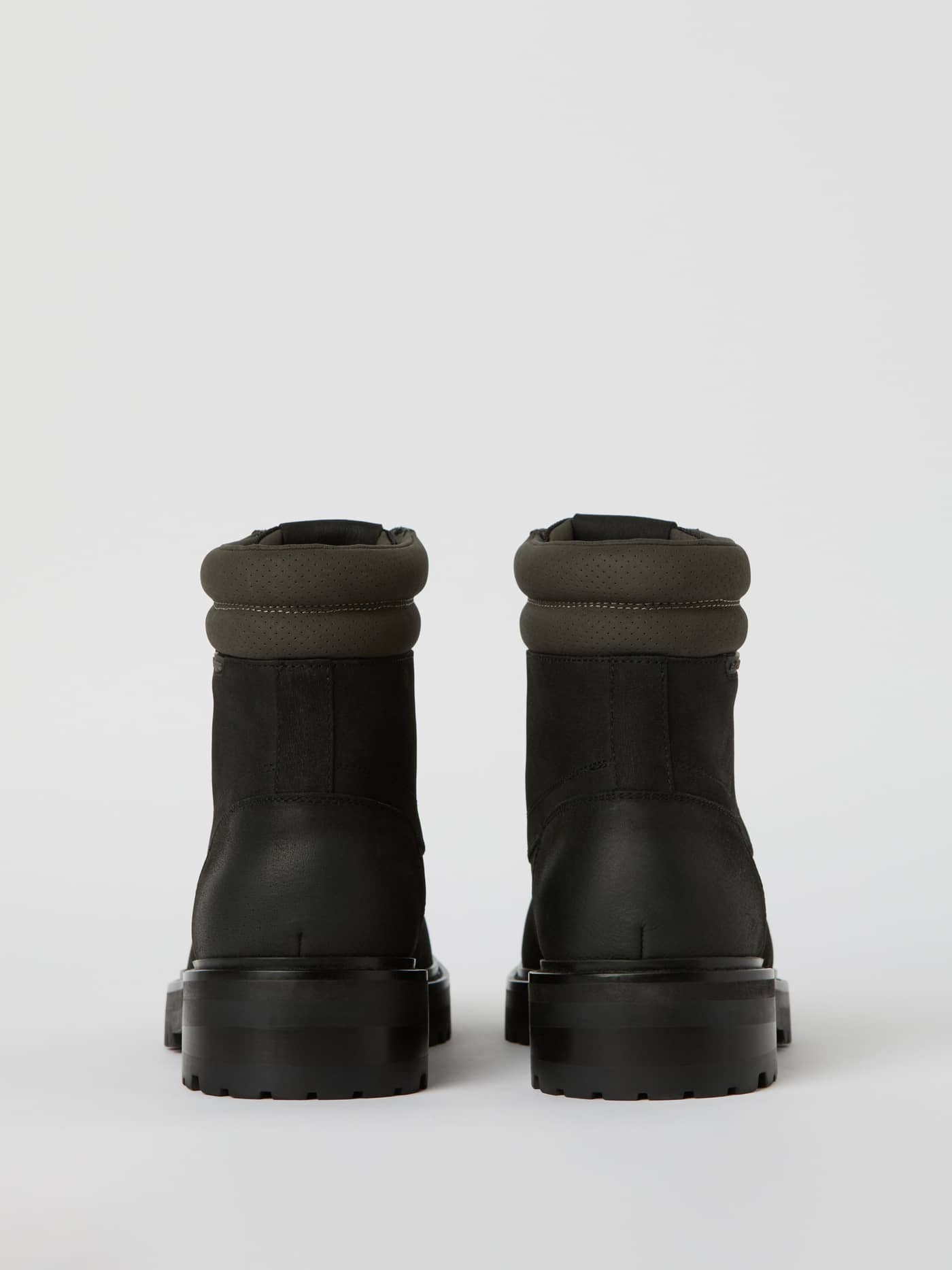 Back view of the black Björn Borg Men's Boots H400 Hiker High, featuring durable oil nubuck leather and a padded collar. - Image 2