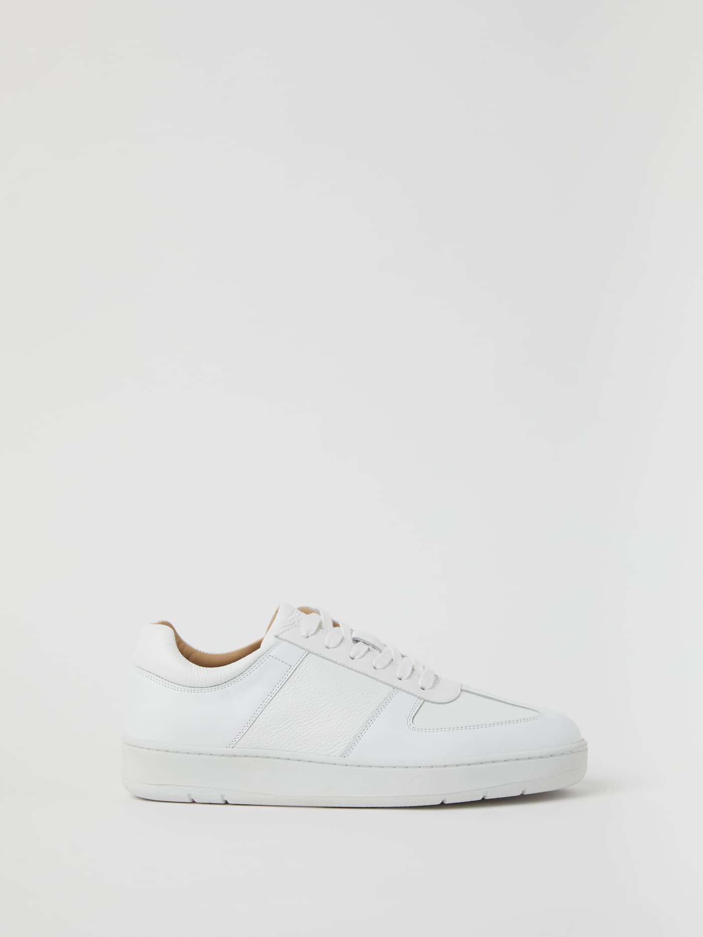 Seitenansicht des Båstad - Myrqvist x Björn Borg - White Sneakers aus hochwertigem weißem Kalbsleder. - Image 3