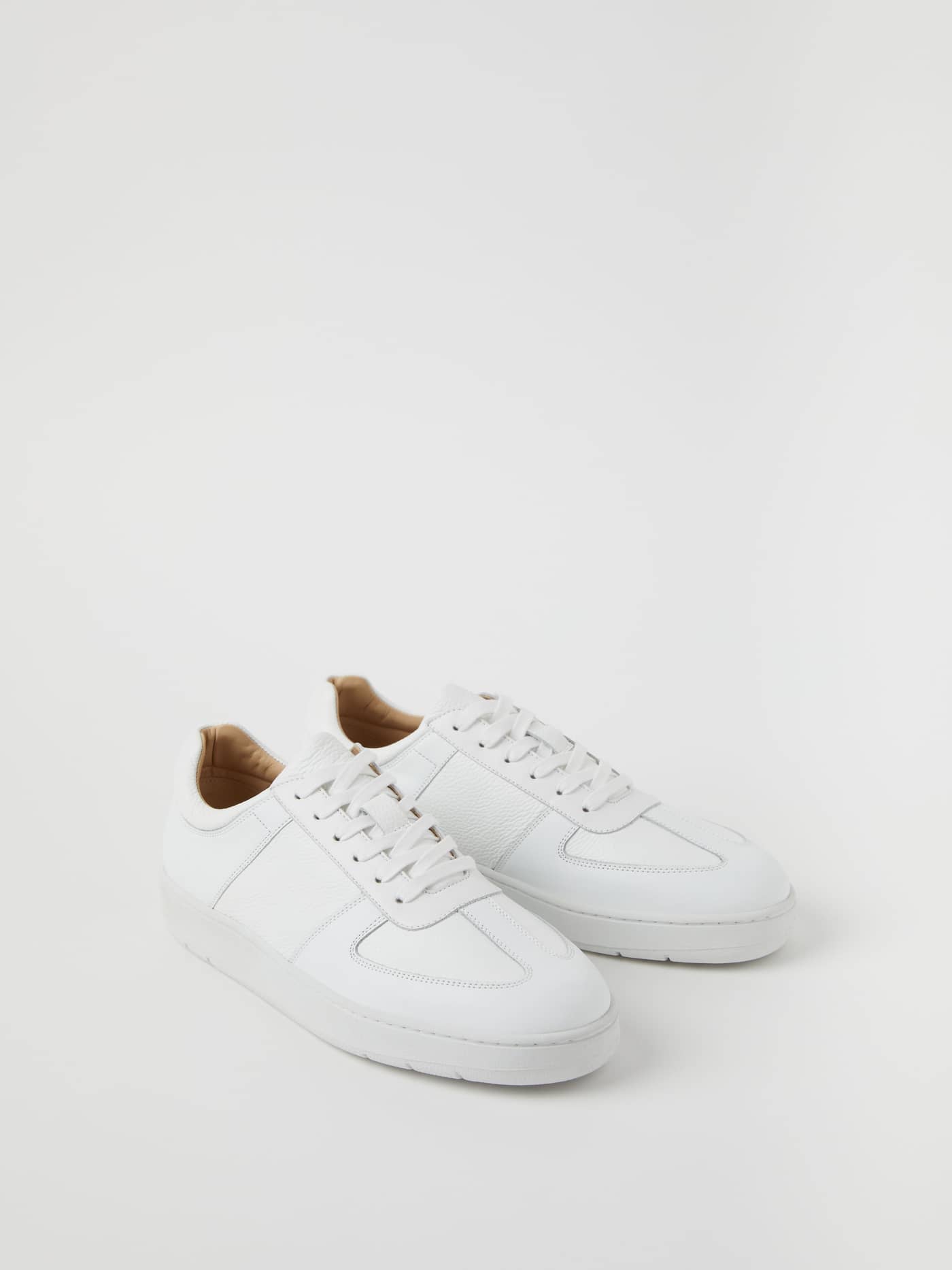 Seitenansicht der Båstad - Myrqvist x Björn Borg - White Sneaker aus handgefertigtem Kalbs- und Wildleder für stilvollen Fit. - Image 4