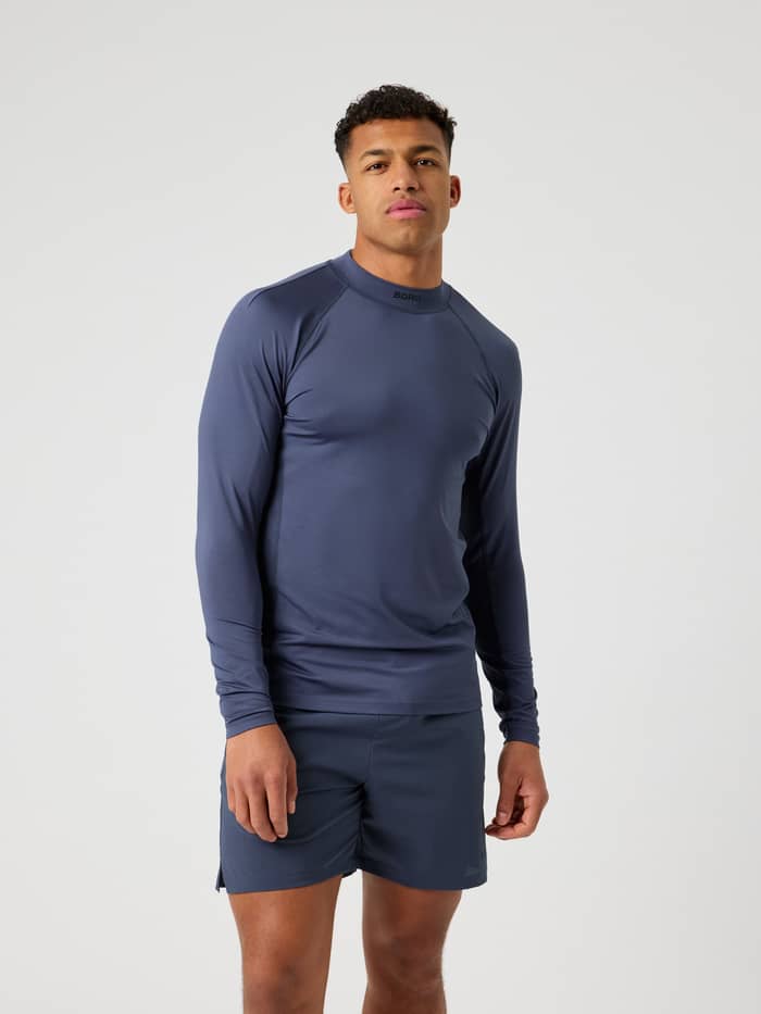 Borg Mock Neck Ls T-Shirt i Odyssey Gray (Blå) sedd framifrån, perfekt för högpresterande träning.