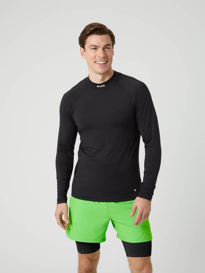 Borg Mock Neck Ls T-Shirt i Black Beauty (Sort) set forfra med høj krave, ideel til performance og træning.