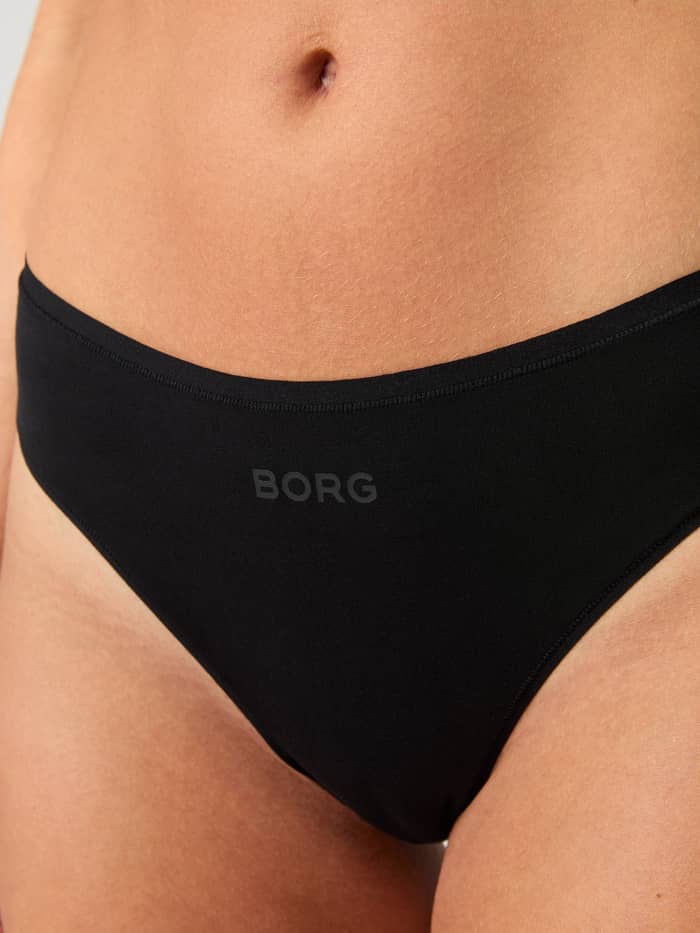 Gros plan du Lyocell Cheeky Brief 1-pack noir en lyocell avec logo ton sur ton et coupe confortable. - Image 4