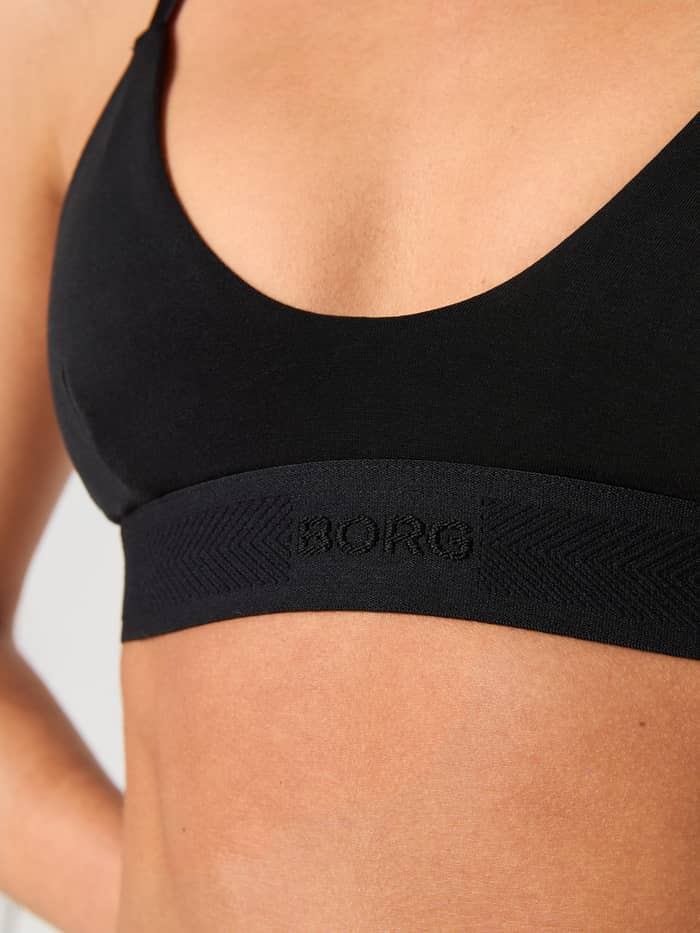 Zwarte Core Lyocell Bra van TENCEL™ Lyocell in close-up met tonaal BORG-logo en rompelastiek met visgraatmotief. - Image 4