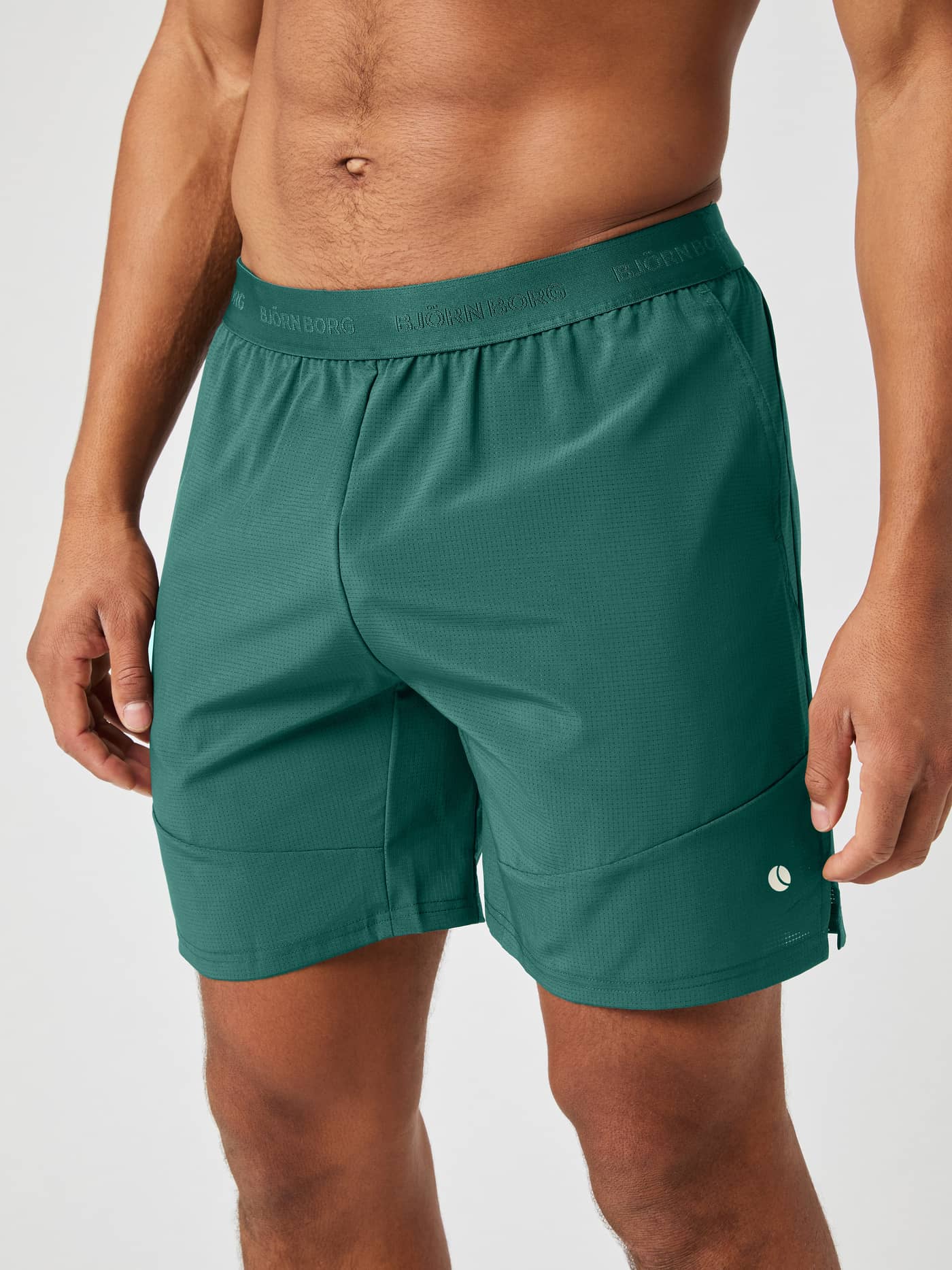Ace Pro Shorts 7 Inch i Mallard Green (Grön) för tennis med ett elastiskt midjeband och perforerat funktionsmaterial. - Image 1