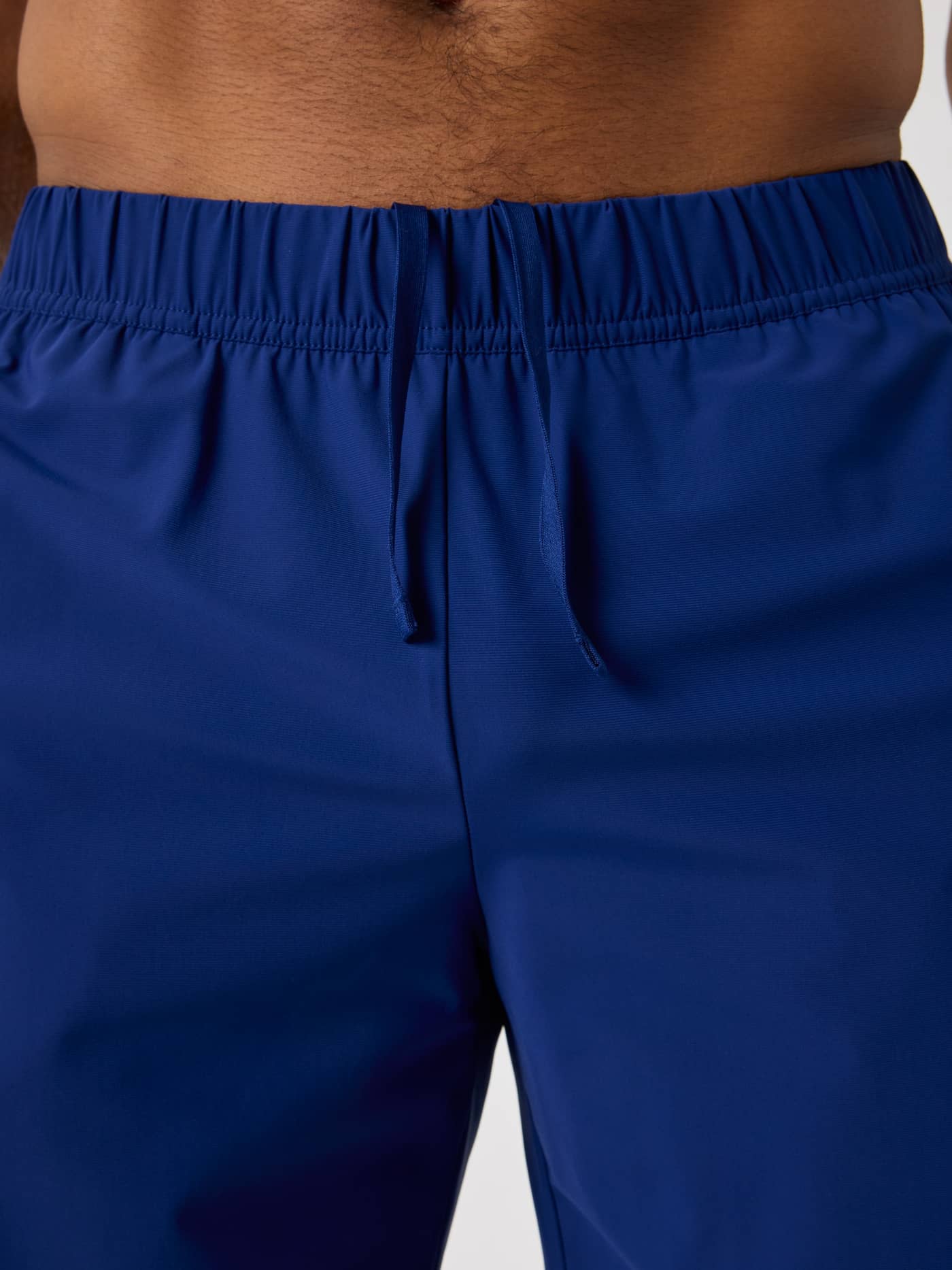 Justerbar trekksnor på Blue Depths (Blå) Ace Sports Shorts 8 Inch for tennis, detaljert nærbilde. - Image 5