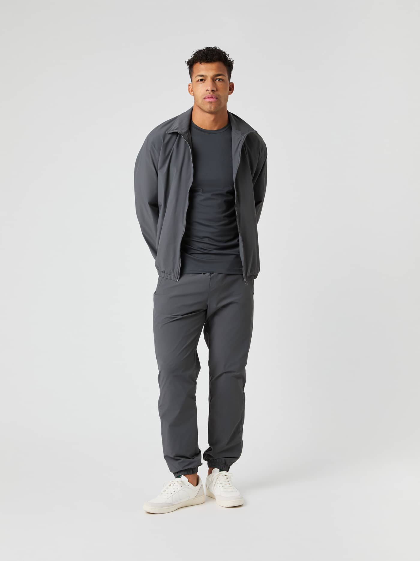 Ace Track Jacket in Asphalt (Grijs) in vooraanzicht, een stijlvol jack voor optimale tennisprestaties. - Image 2