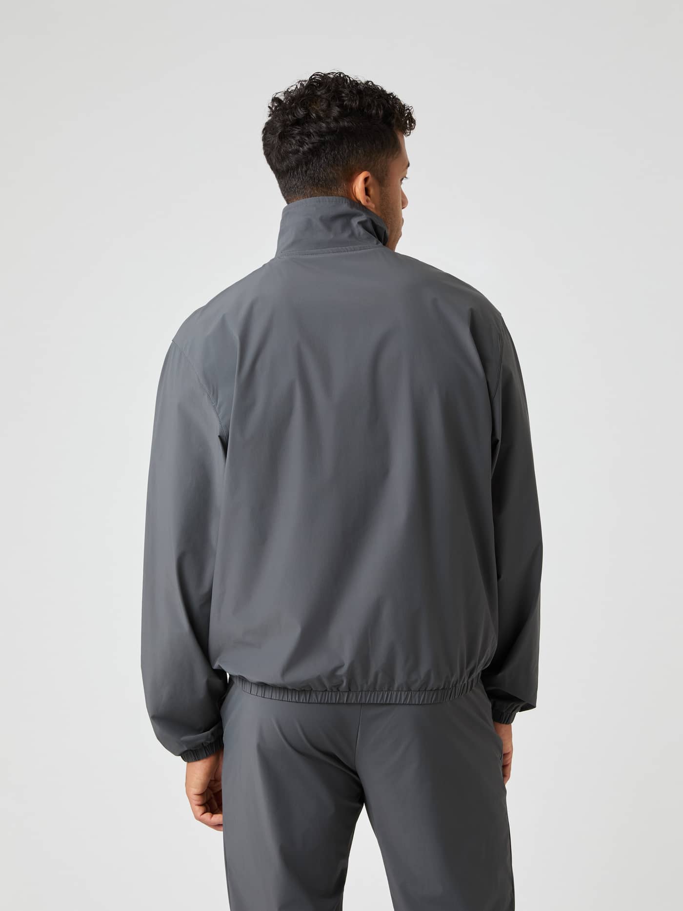 Oversized Björn Borg Ace Track Jacket in Asphalt (Grijs) van polyamide voor tennis, getoond in achteraanzicht. - Image 3
