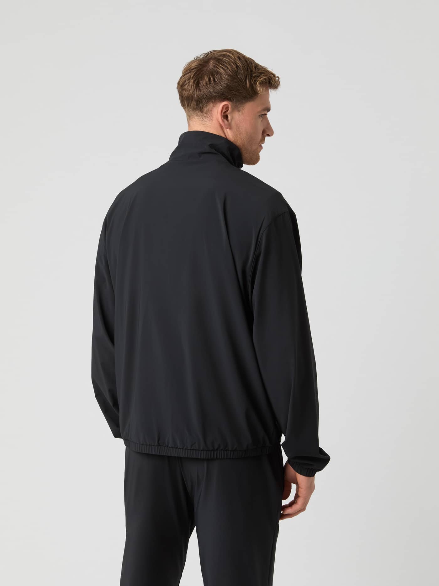 Ace Track Jacket i Black Beauty (Sort) set bagfra, ideel til performance og stil på tennisbanen. - Image 2