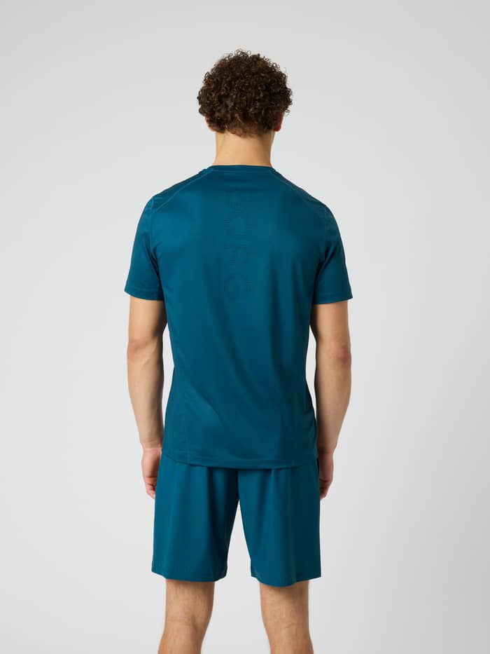 Rückansicht des Ace Mesh Panel T-Shirt in Reflecting Pond (Blau) mit perforiertem Logo am Rücken für Tennis. - Image 2