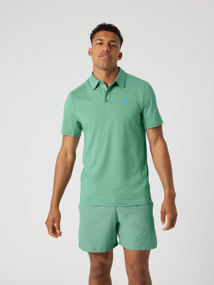 Ace Mesh Panel Polo Shirt in Malachite Green (Groen) in vooraanzicht, ideaal voor prestaties op de tennisbaan.