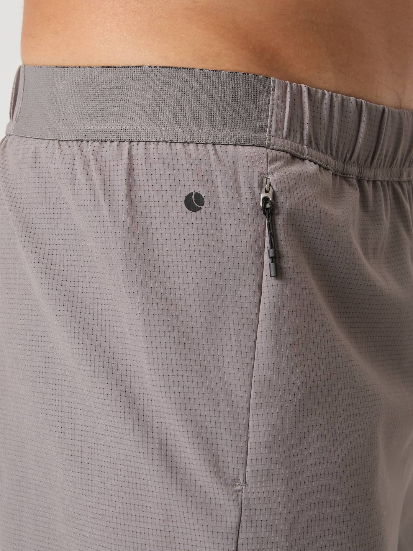 Borg Zip Shorts in Brushed Nickel (Grijs) met elastische tailleband en ritszak, ideaal voor functionele training. - Image 4
