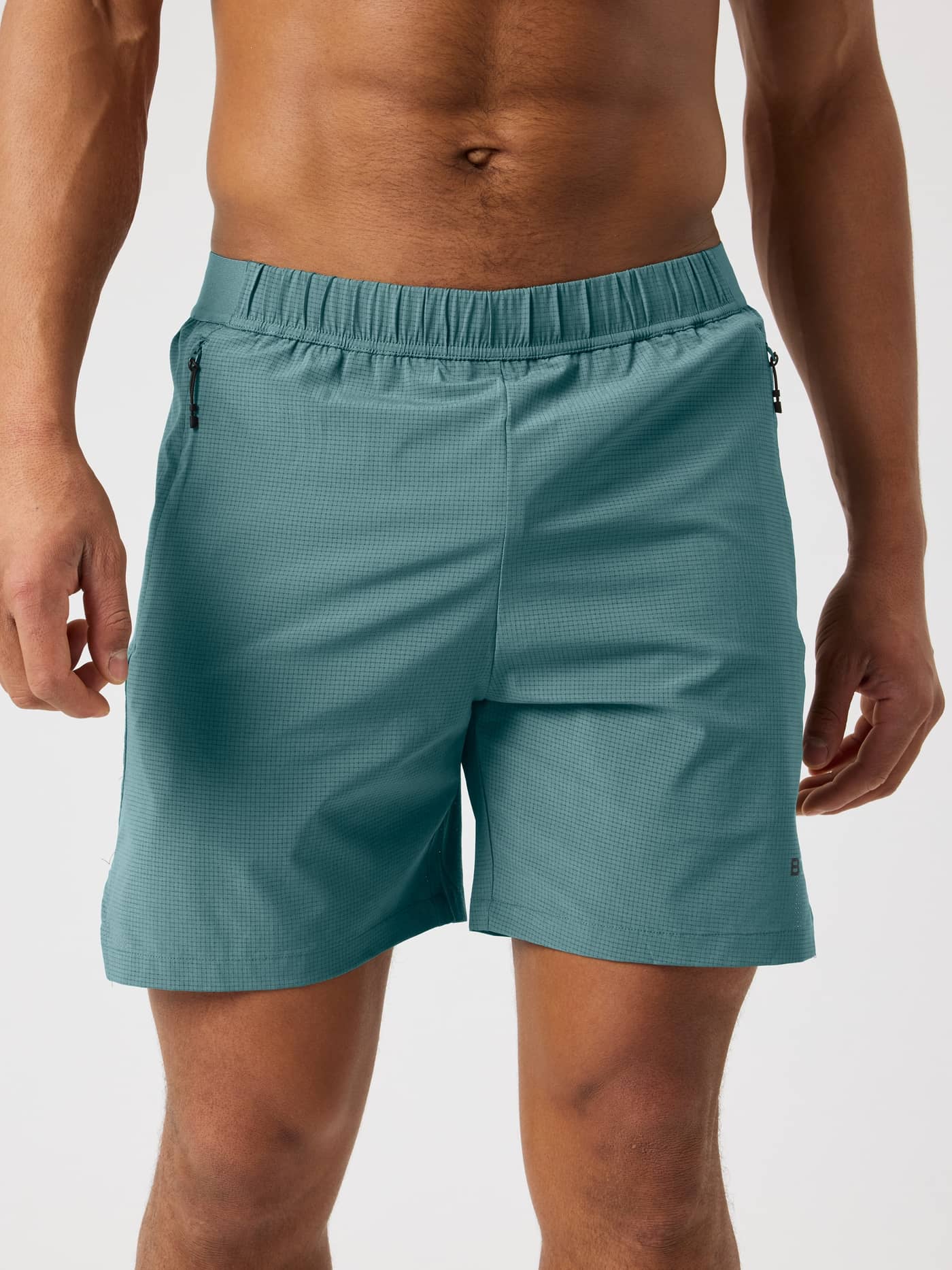 Vue de face du Borg Zip Shorts 7 Inch en Balsam Green (Vert) avec poches zippées pour l'entraînement et le tennis. - Image 1