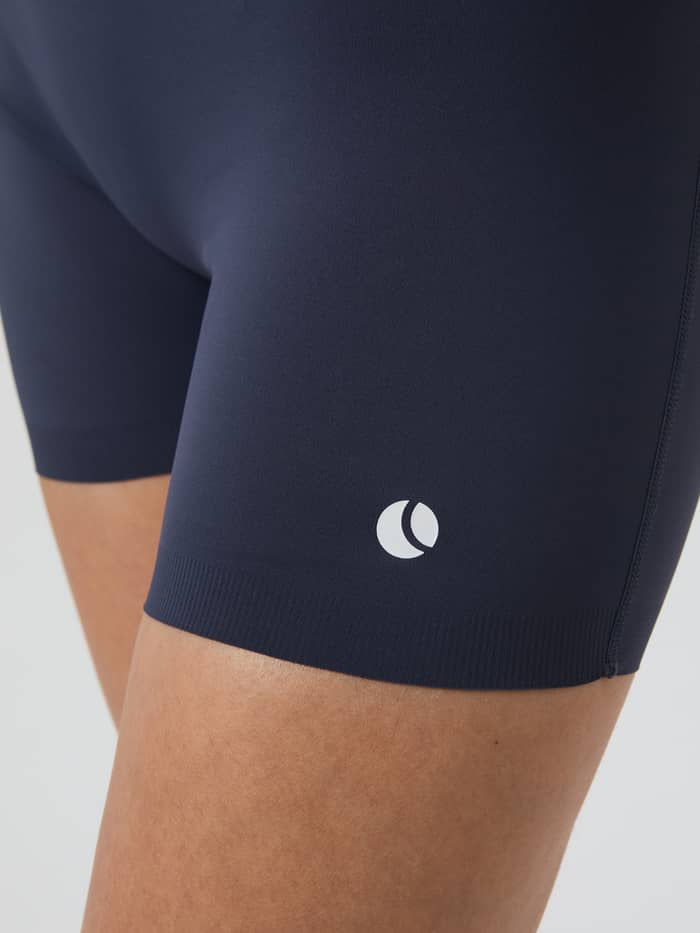 Detailed close-up of the women's Ace Short Shorts in Odyssey Gray (Grey) for tennis, featuring a sleek fit and white logo. - Image 4