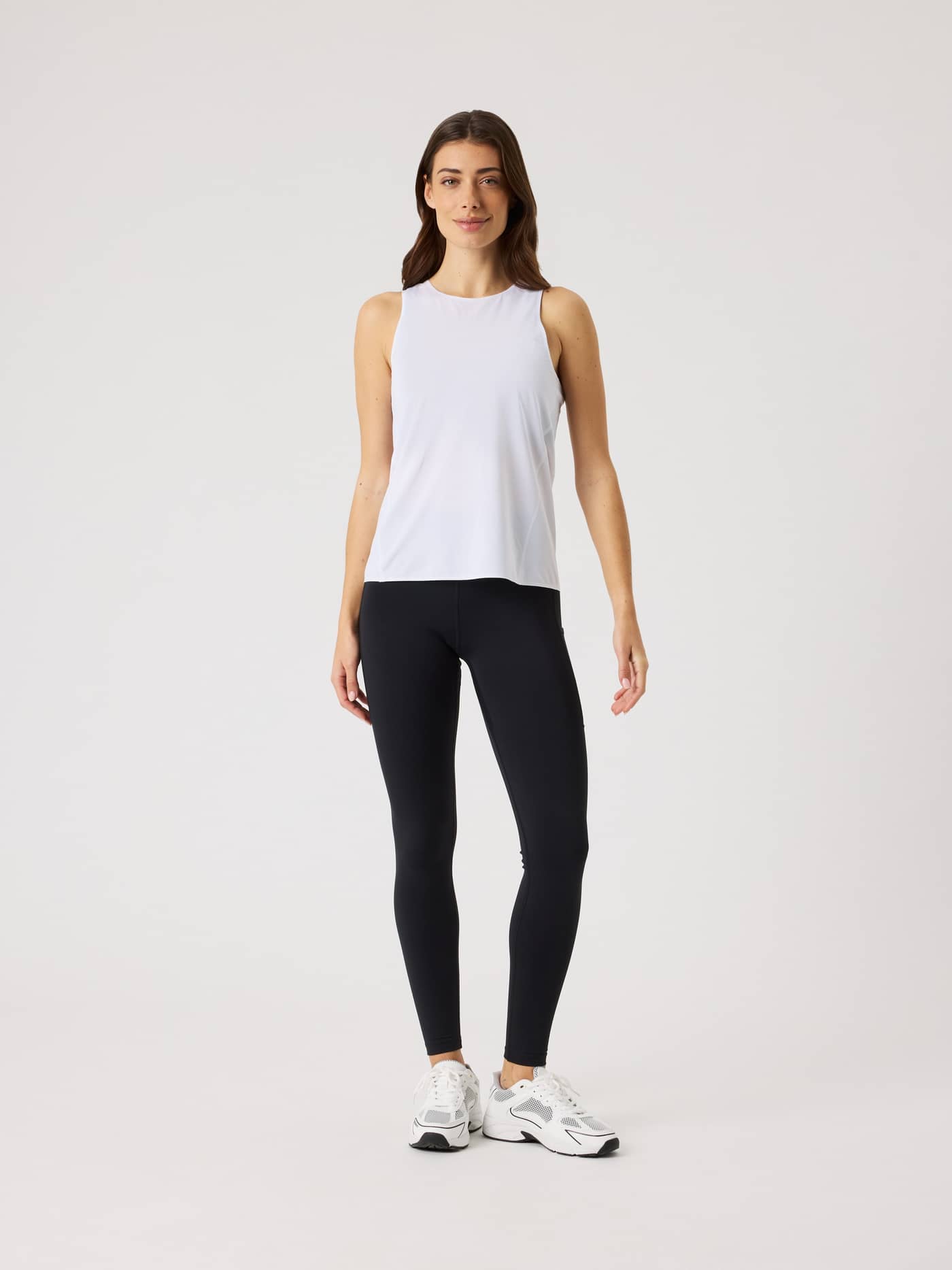 Full-body front view of a model wearing the regular fit Borg Performance Feather Tank in Brilliant White (White) for running. - Image 3