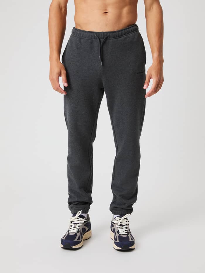 Stijlvolle Björn Borg Classic Sweatpants met normale pasvorm in Dark Gray Melange (Grijs) van 100% katoen in vooraanzicht. - Image 2