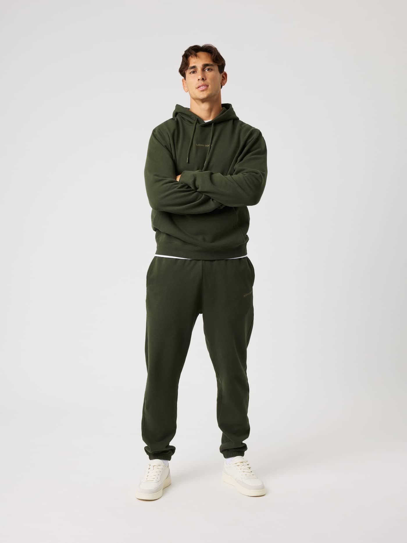 Borg Classic Sweatpants in Rosin (Green) on a model in a full-body front view with a regular fit and gold logo embroidery. - Image 3