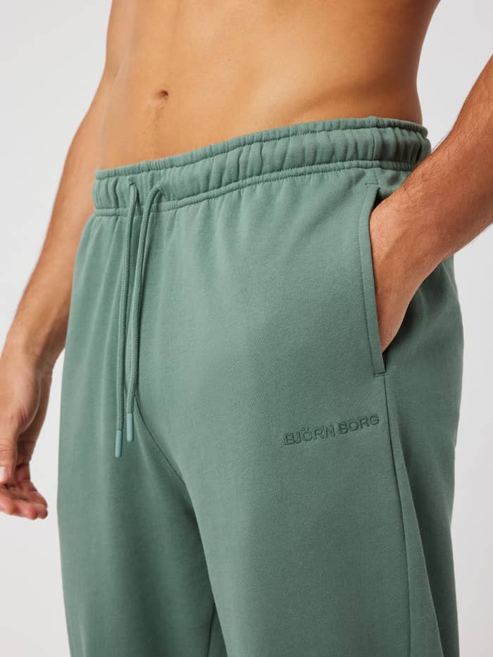 Close-up of the BORG CLASSIC SWEATPANTS in Laurel Wreath (green) highlighting the elastic waistband and side pocket.