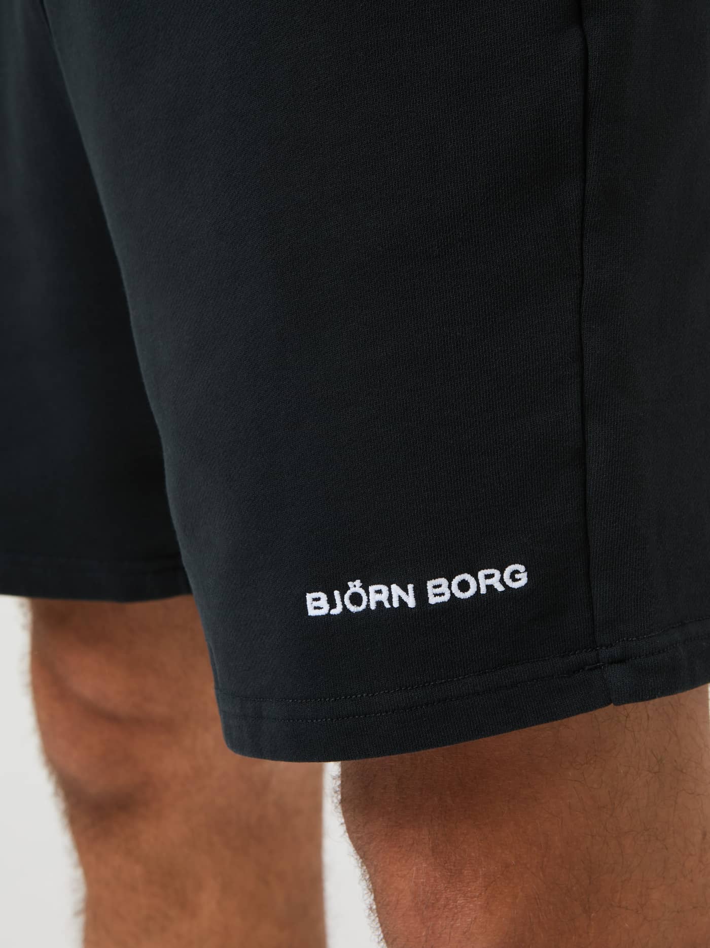 Borg Classic Sweatshorts i Black Beauty (Svart) med hvit logo, nærbilde i myk bomull french terry for stil og funksjon. - Image 5