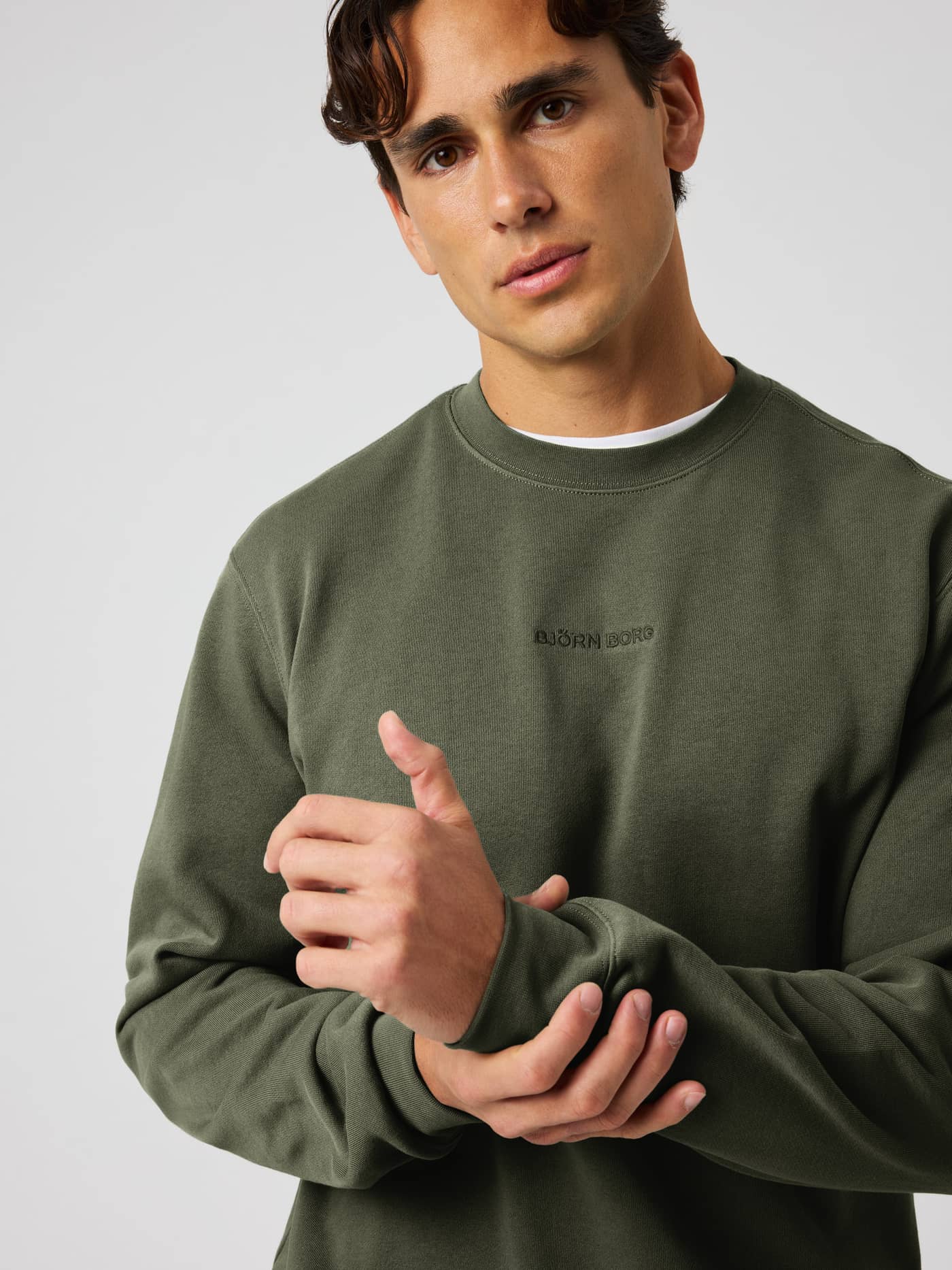 Vue de face du Borg Classic Sweatshirt en Rosin (Vert) en coton avec logo tonal pour le tennis. - Image 1