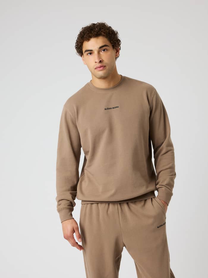 Borg Classic Sweatshirt in Caribou (Brown) on a model, featuring a black chest logo and a regular fit.