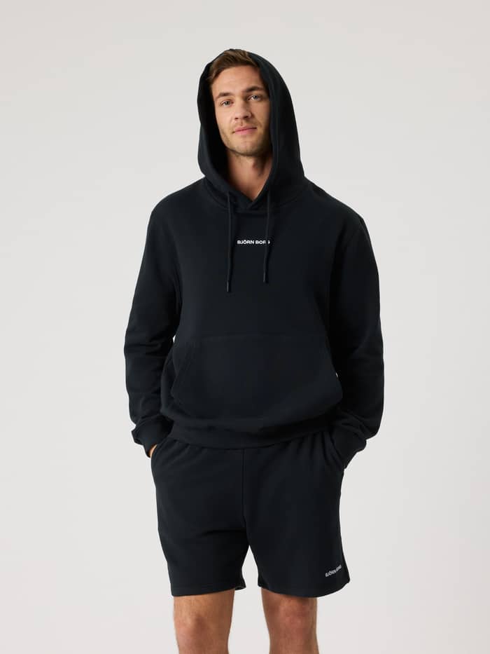 Borg Classic Hoodie i Black Beauty (Sort) set forfra med hvidt logo, stilfuld pasform og funktionel bomuld.