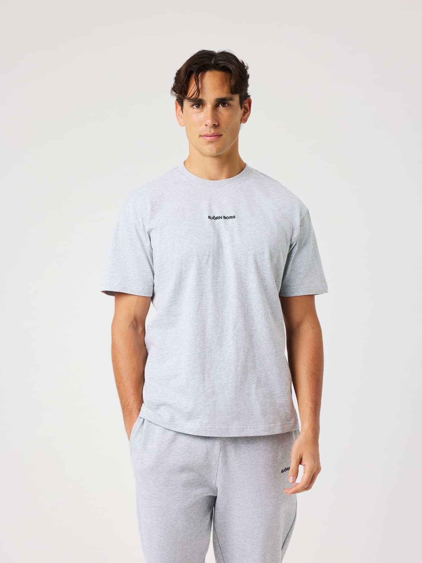 Front view of a man wearing the Borg Classic T-Shirt in light grey melange (grey) with a black front logo. - Image 2