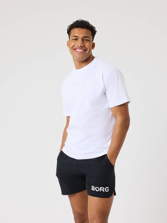 Borg Classic T-Shirt i Brilliant White (Hvid) set forfra på en mand, i blød bomuld med en stilfuld almindelig pasform.