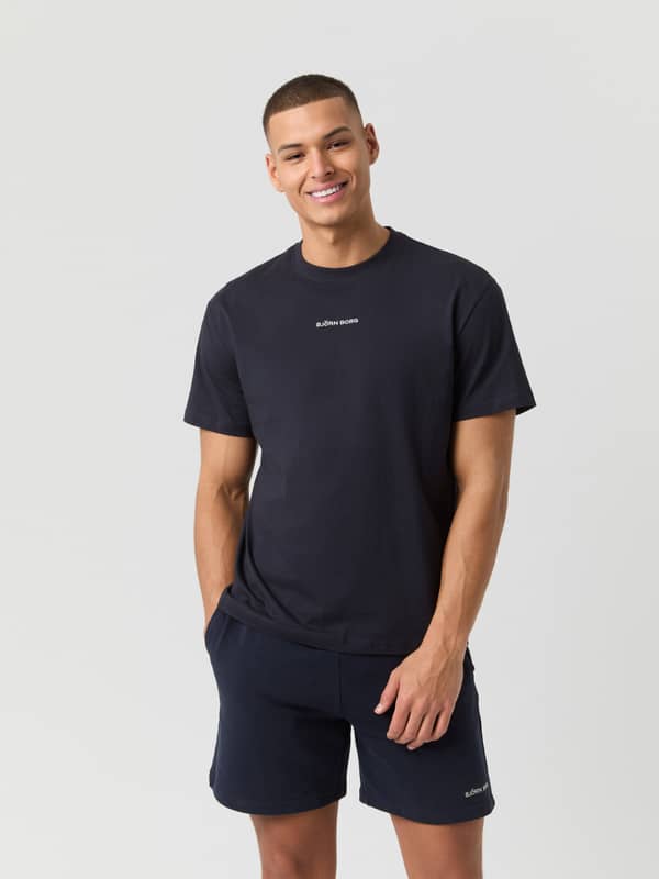 Front view of a man wearing the regular fit cotton Borg Classic T-Shirt by Björn Borg in Night sky (Navy).