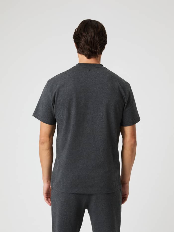 Achteraanzicht van een man in de Borg Classic T-Shirt in Dark Gray Melange (Grijs) van zacht katoen met regular fit. - Image 2