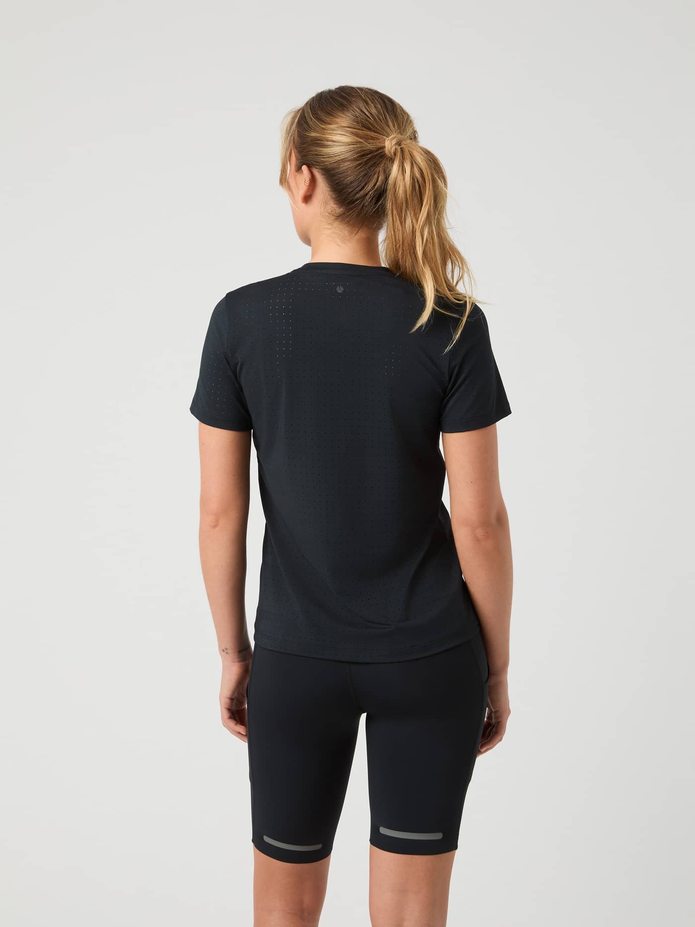 Borg Performance Perforated T-Shirt in Black Beauty (Zwart), achteraanzicht met een stijlvolle pasvorm voor hardlopen. - Image 2