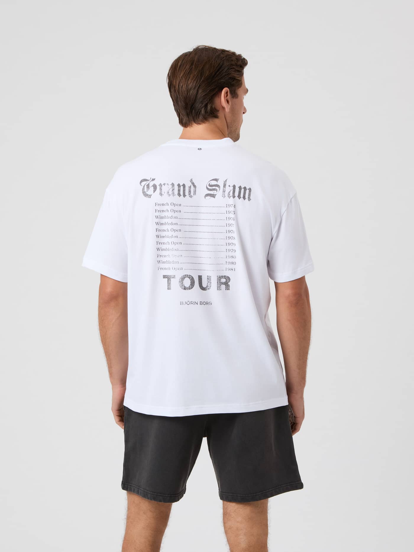 Björn Borg Ace Oversized T-Shirt i Brilliant White (Hvid) set bagfra med gråt vintage tennis tour-print. - Image 1